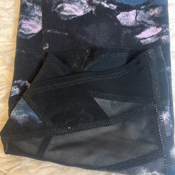 New Balance Multicolored Mesh Leggings - Picture 7 of 13